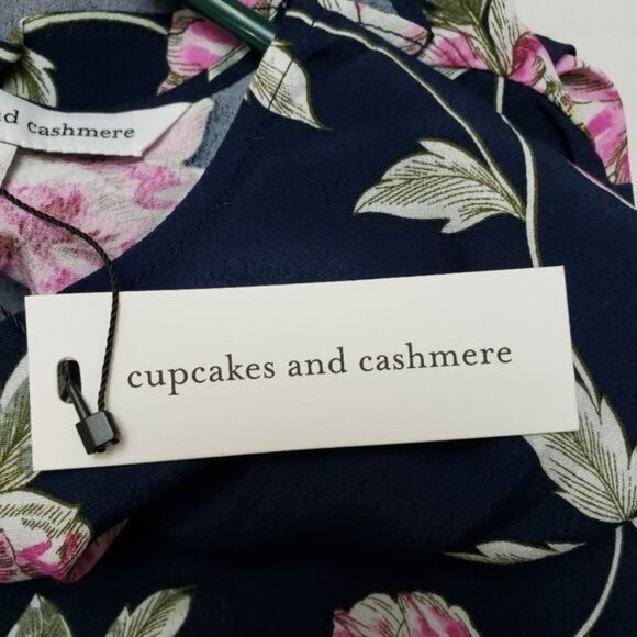 Cupcakes and Cashmere Jacinda, cap sleeve, keyhole back, floral romper size 8 - Picture 4 of 8
